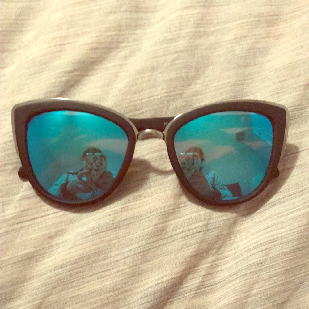 QUAY cat eye sunglasses!